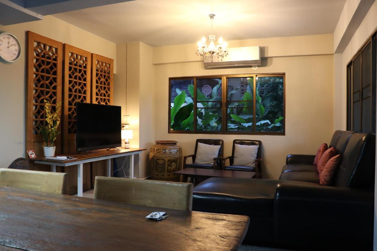 Apartamento 8Th House @ Center Of Chiangmai Old Town Chiang Mai Exterior foto
